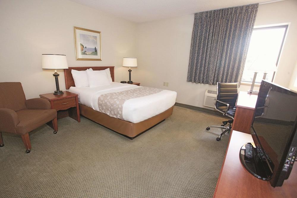 La Quinta Inn By Wyndham Milwaukee Airport / Oak Creek Exterior photo