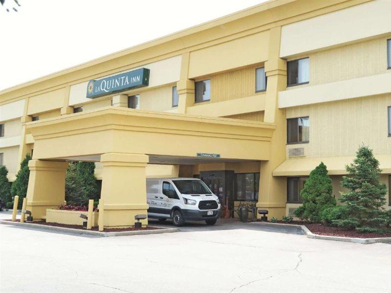 La Quinta Inn By Wyndham Milwaukee Airport / Oak Creek Exterior photo