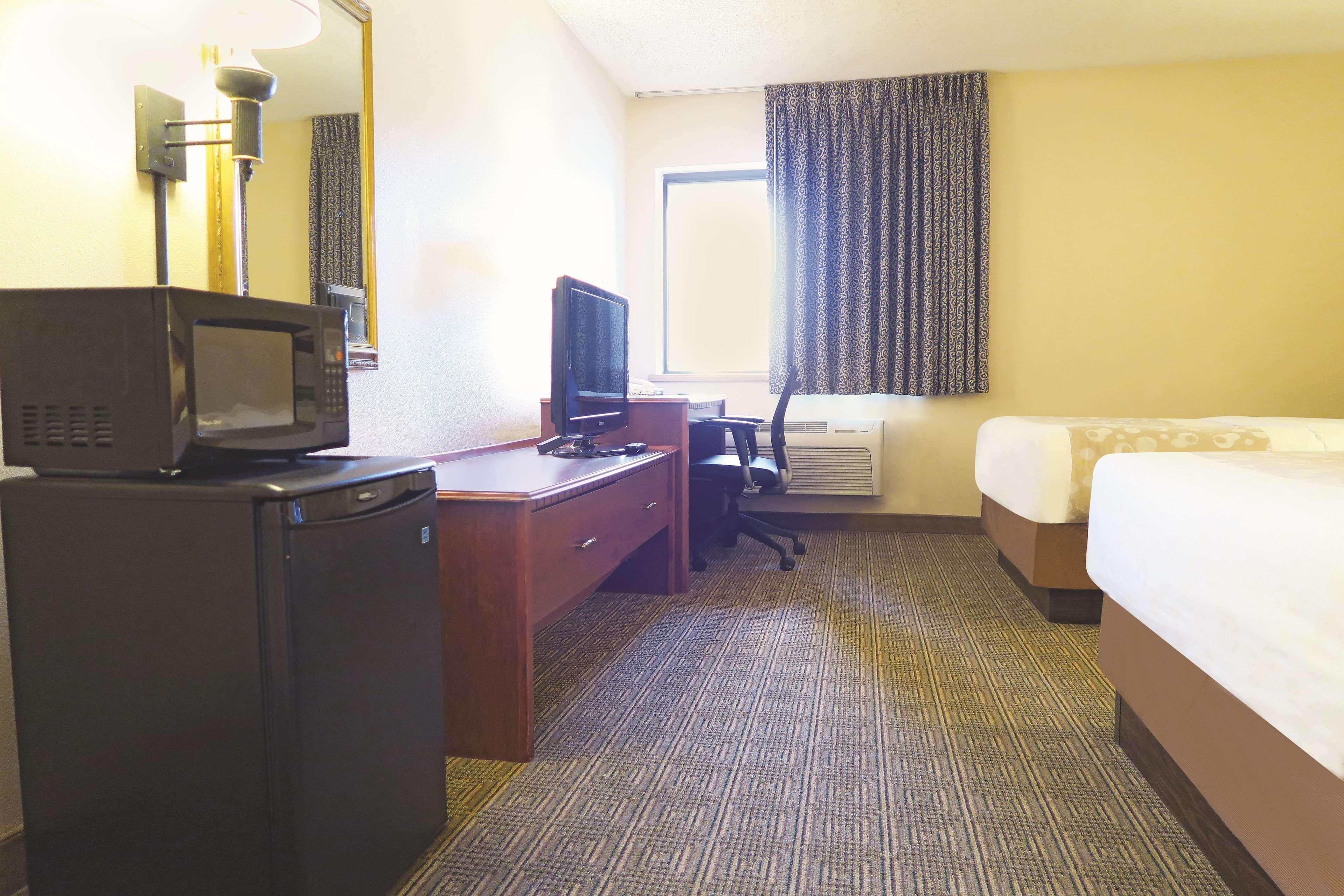 La Quinta Inn By Wyndham Milwaukee Airport / Oak Creek Exterior photo