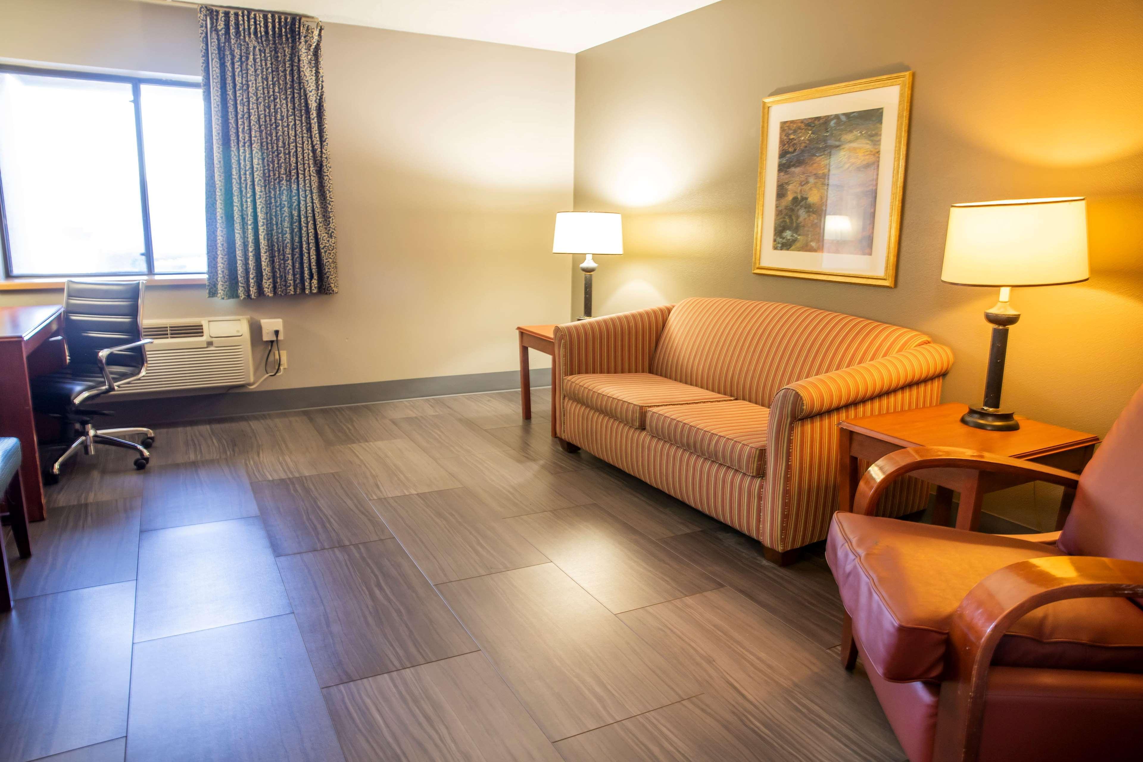 La Quinta Inn By Wyndham Milwaukee Airport / Oak Creek Exterior photo