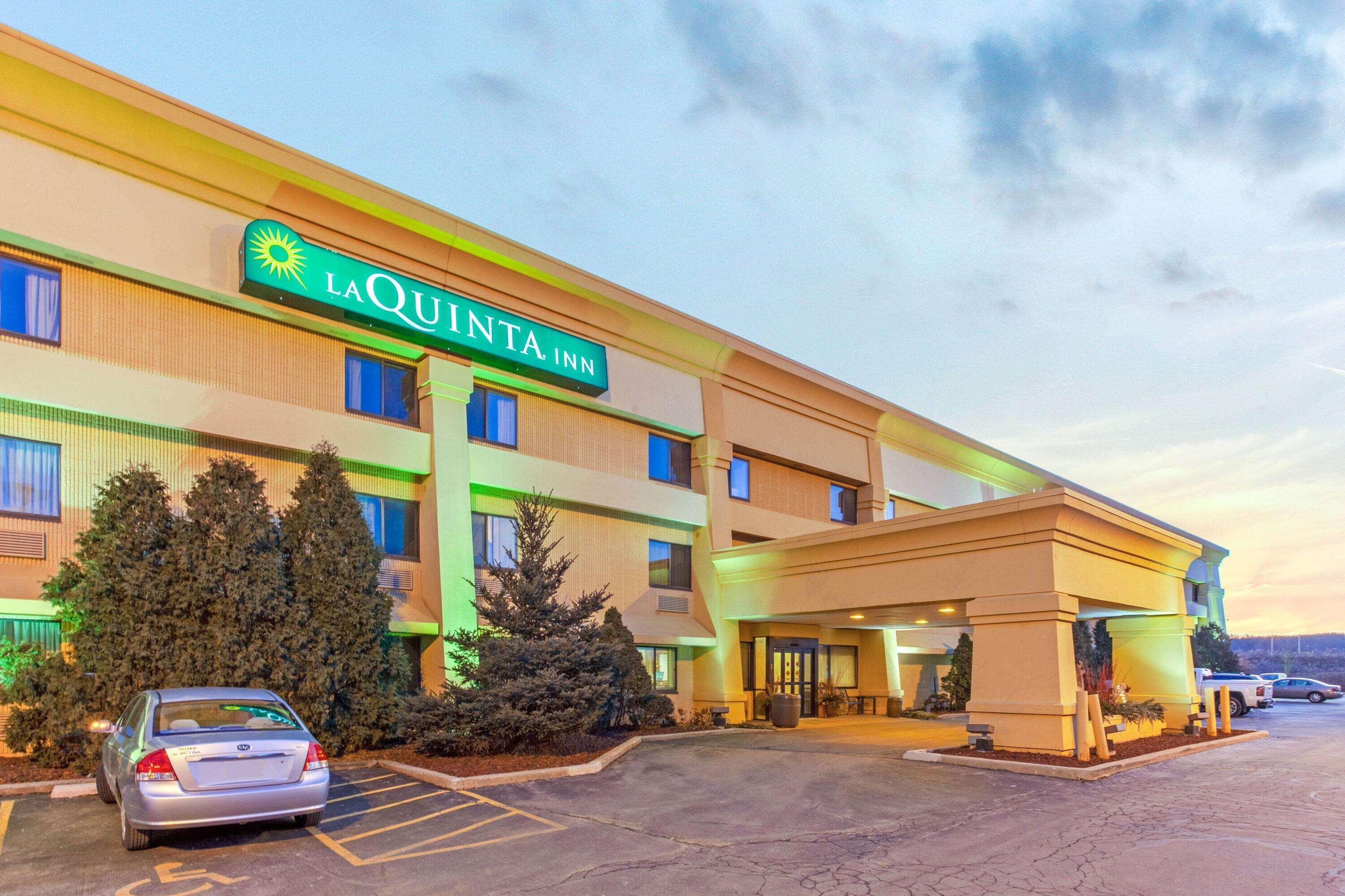 La Quinta Inn By Wyndham Milwaukee Airport / Oak Creek Exterior photo