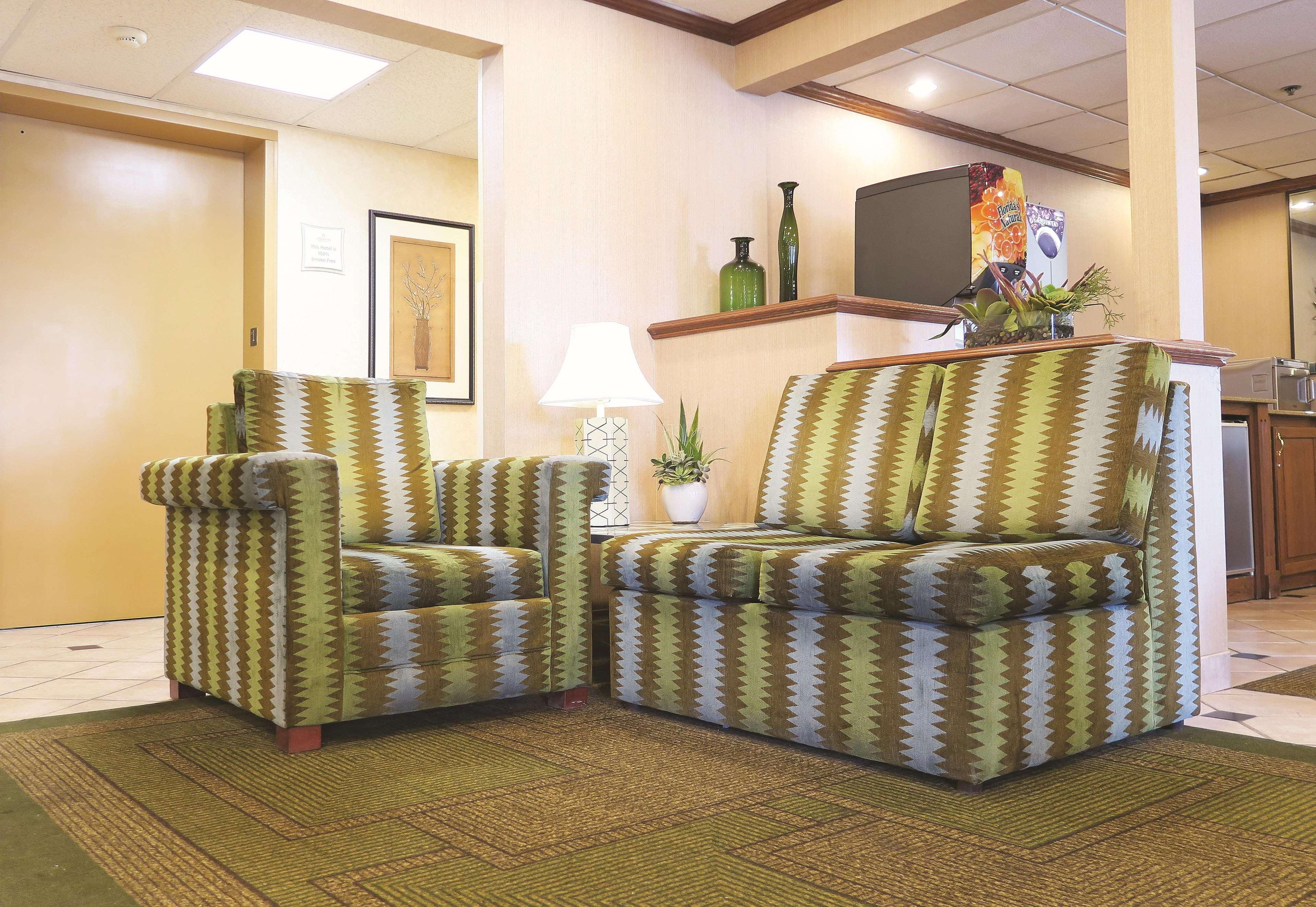 La Quinta Inn By Wyndham Milwaukee Airport / Oak Creek Exterior photo
